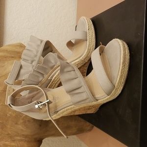 Charles David BROOKE Ruffle Espadrille Wedges- Grey 6.5